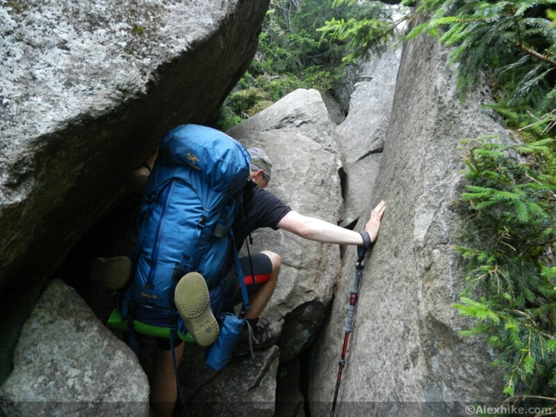 Alex traversant le Mahoosuc Notch
